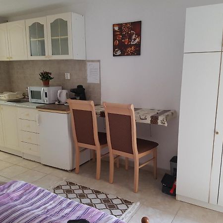 Kriszta Apartmanhaz Appartement Balatonlelle Buitenkant foto