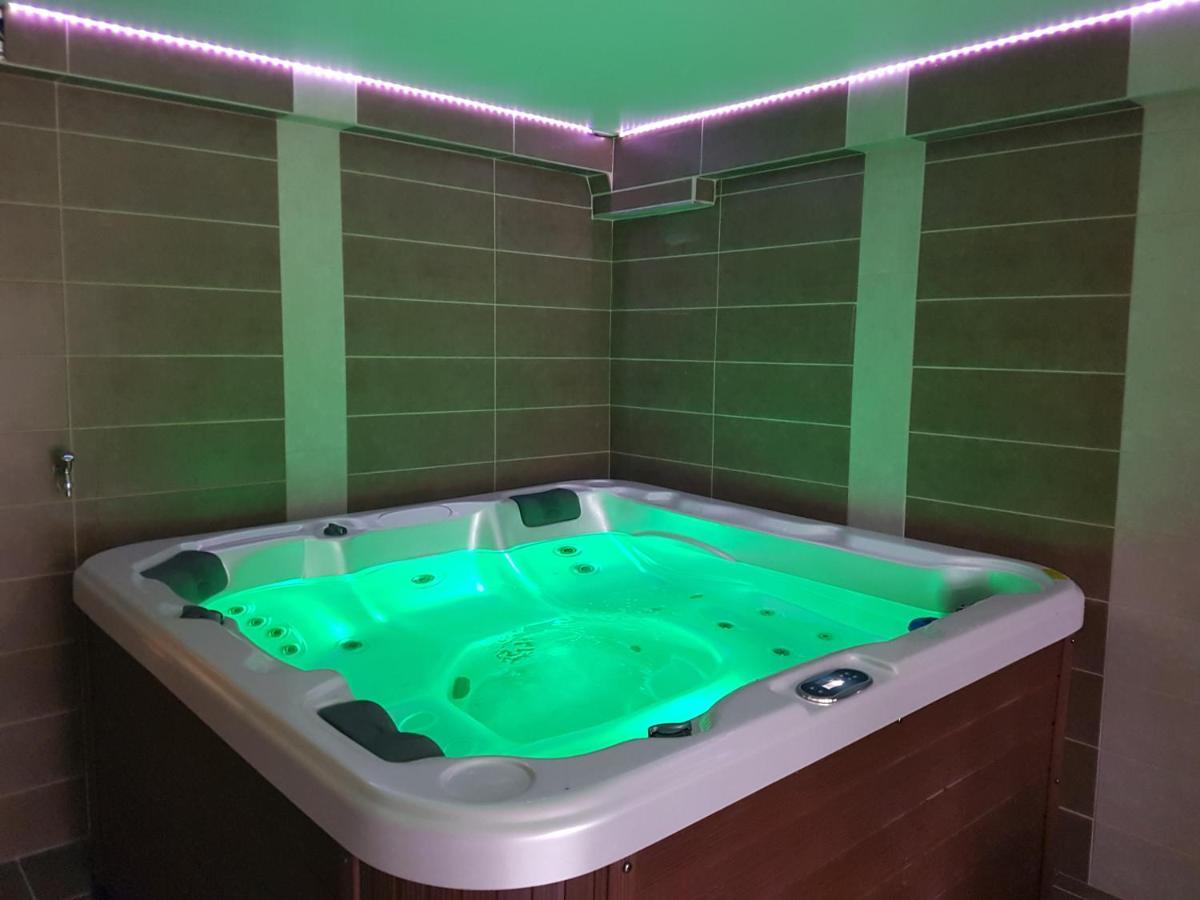 Kriszta Apartmanhaz Appartement Balatonlelle Buitenkant foto