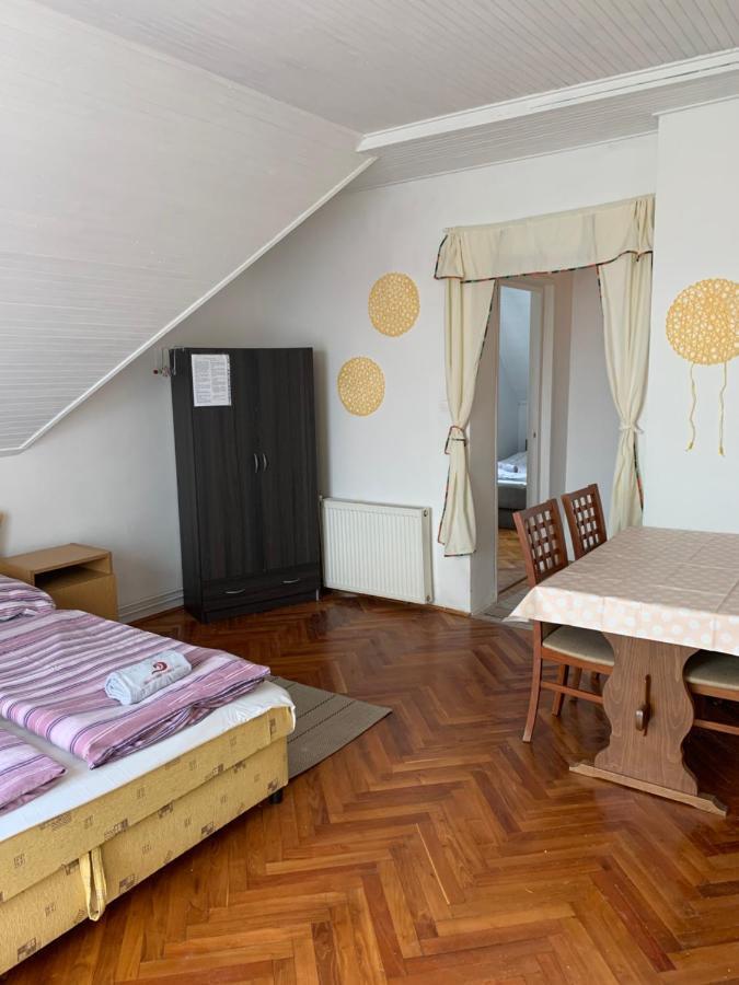 Kriszta Apartmanhaz Appartement Balatonlelle Buitenkant foto