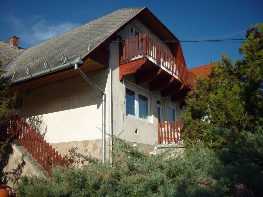 Kriszta Apartmanhaz Appartement Balatonlelle Buitenkant foto