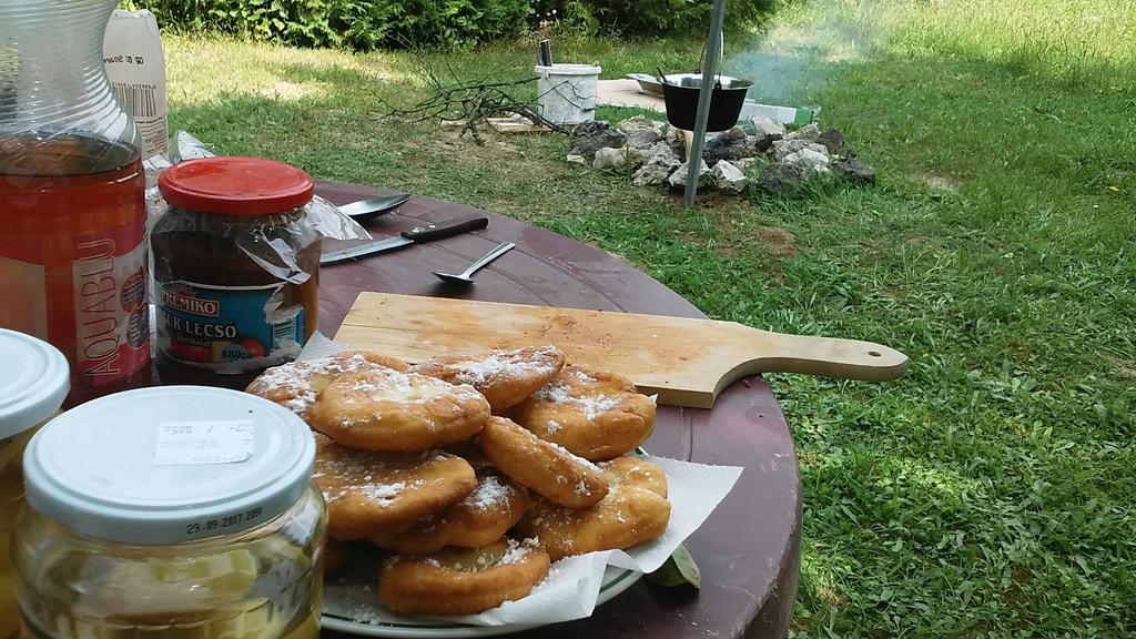 Kriszta Apartmanhaz Appartement Balatonlelle Buitenkant foto