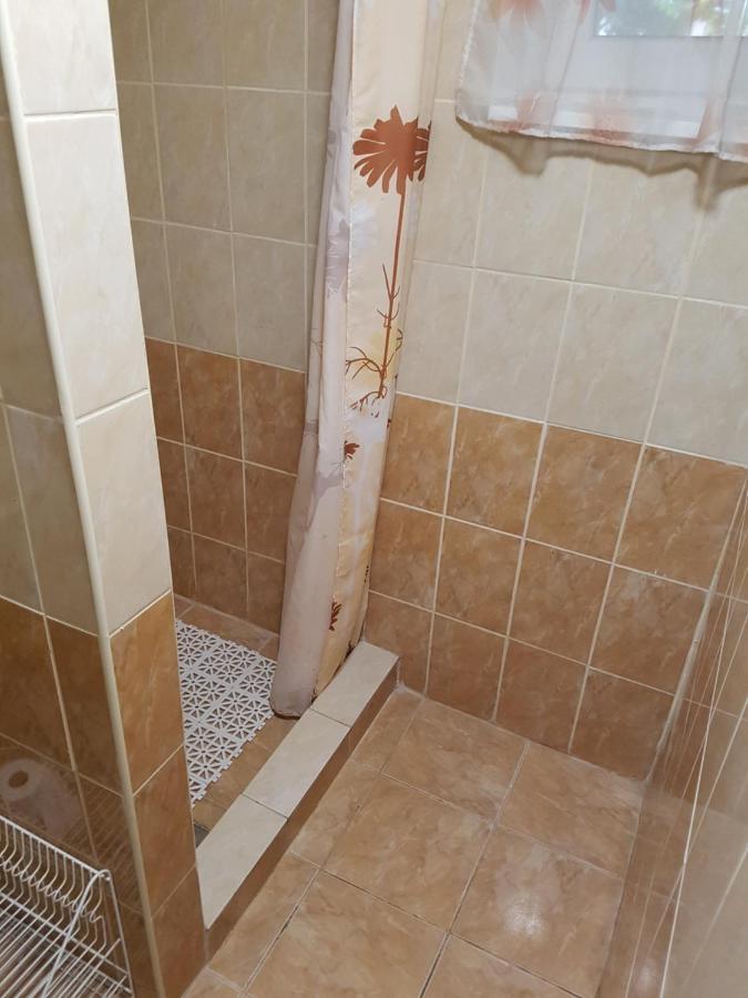 Kriszta Apartmanhaz Appartement Balatonlelle Buitenkant foto